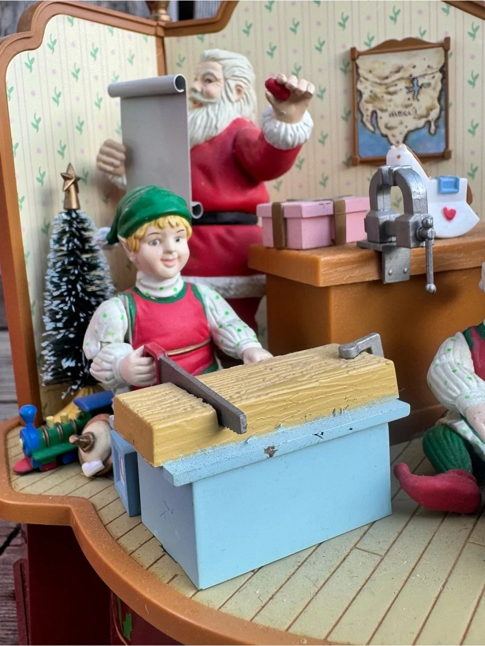 Vintage 1992 Animated Musical Santa's Workshop